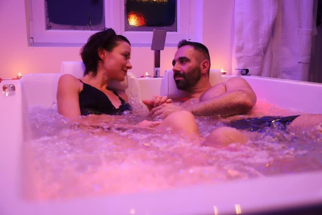 Love Room Unique - Sauna / Jacuzzi Charleville-Mezieres Exterior photo
