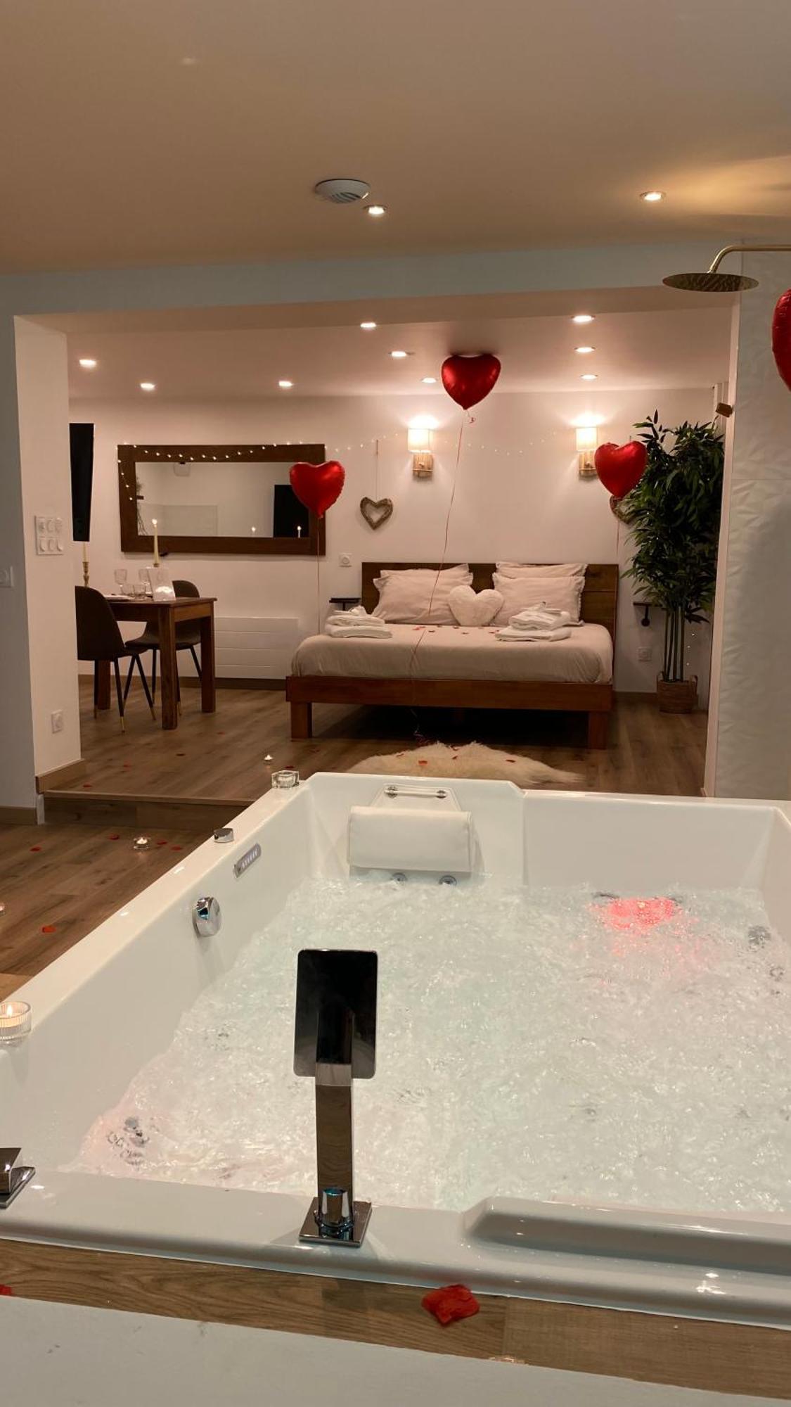 Love Room Unique - Sauna / Jacuzzi Charleville-Mezieres Exterior photo